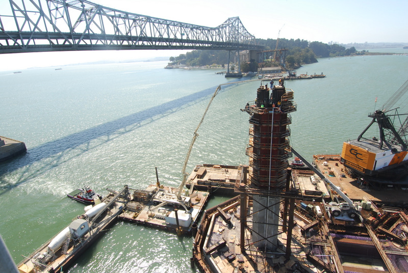 Illustration for article titled An Up-Close Look at the Monumental Task of Building a Bridge